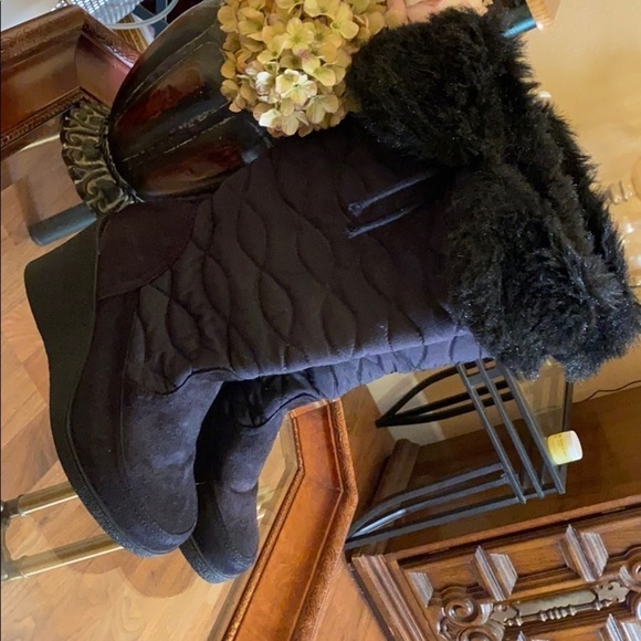 Black fur boots with small heel - Picture 4 of 5